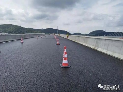 鱼山大桥通过竣工质量评定与舟岱大桥海域段沥青路面摊铺 推动海上交通基建再上新台阶